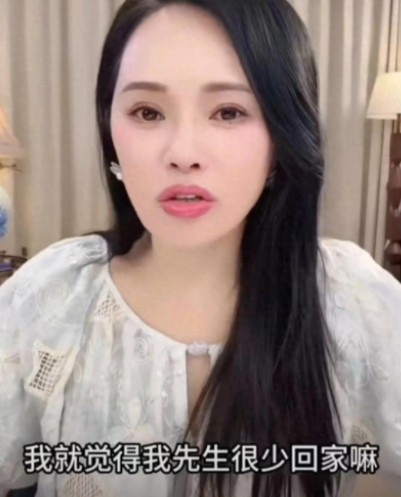 伊能静自曝和秦昊结婚10年，秦昊很少回家，一回上海她就心神不宁。聚光灯下的明