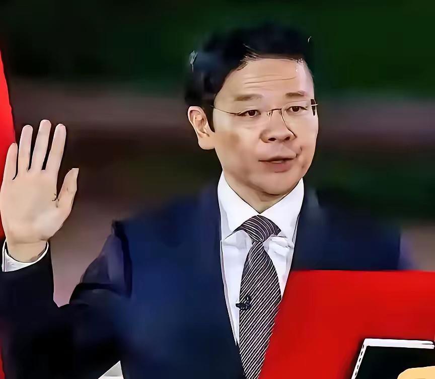 不好意思，实在憋不住，请允许大笑一会……新加坡演着演着，竟然真把自己当“角”了。