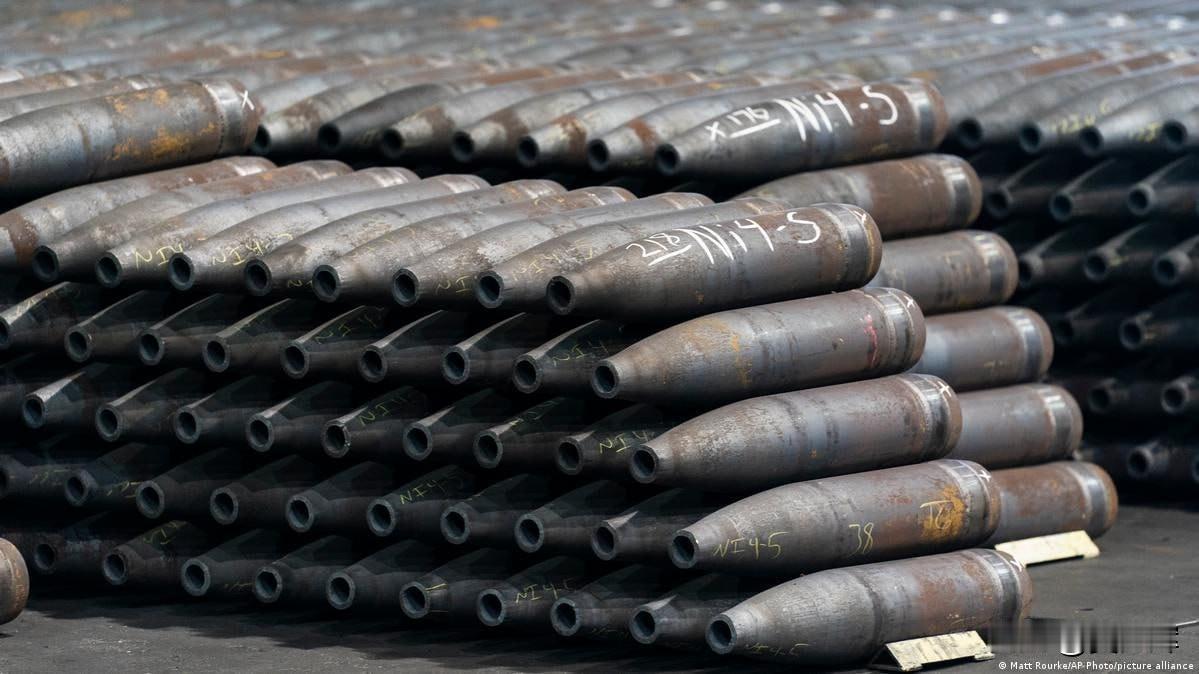 捷克为乌军供应弹药的倡议遭遇严重资金问题乌克兰独通社报道，目前可用资金仅够