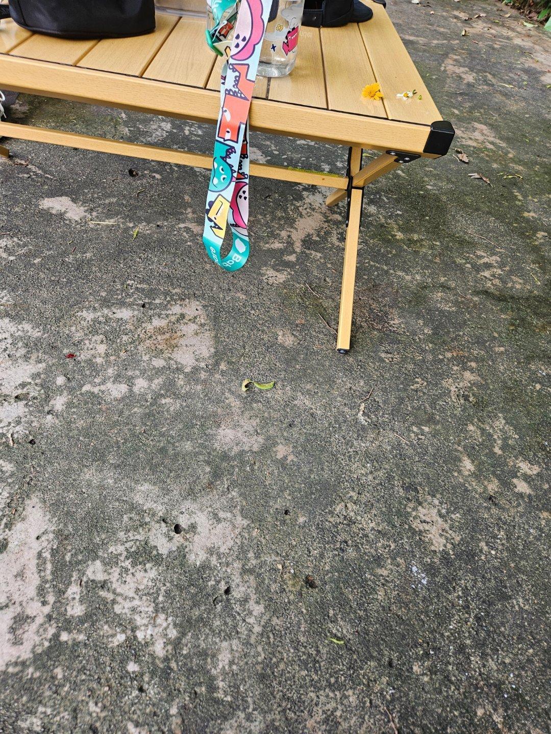 刚在户外玩，同行一个小孩的爸爸是承包食堂的，就攀谈起来了。他说现在食堂一般单个