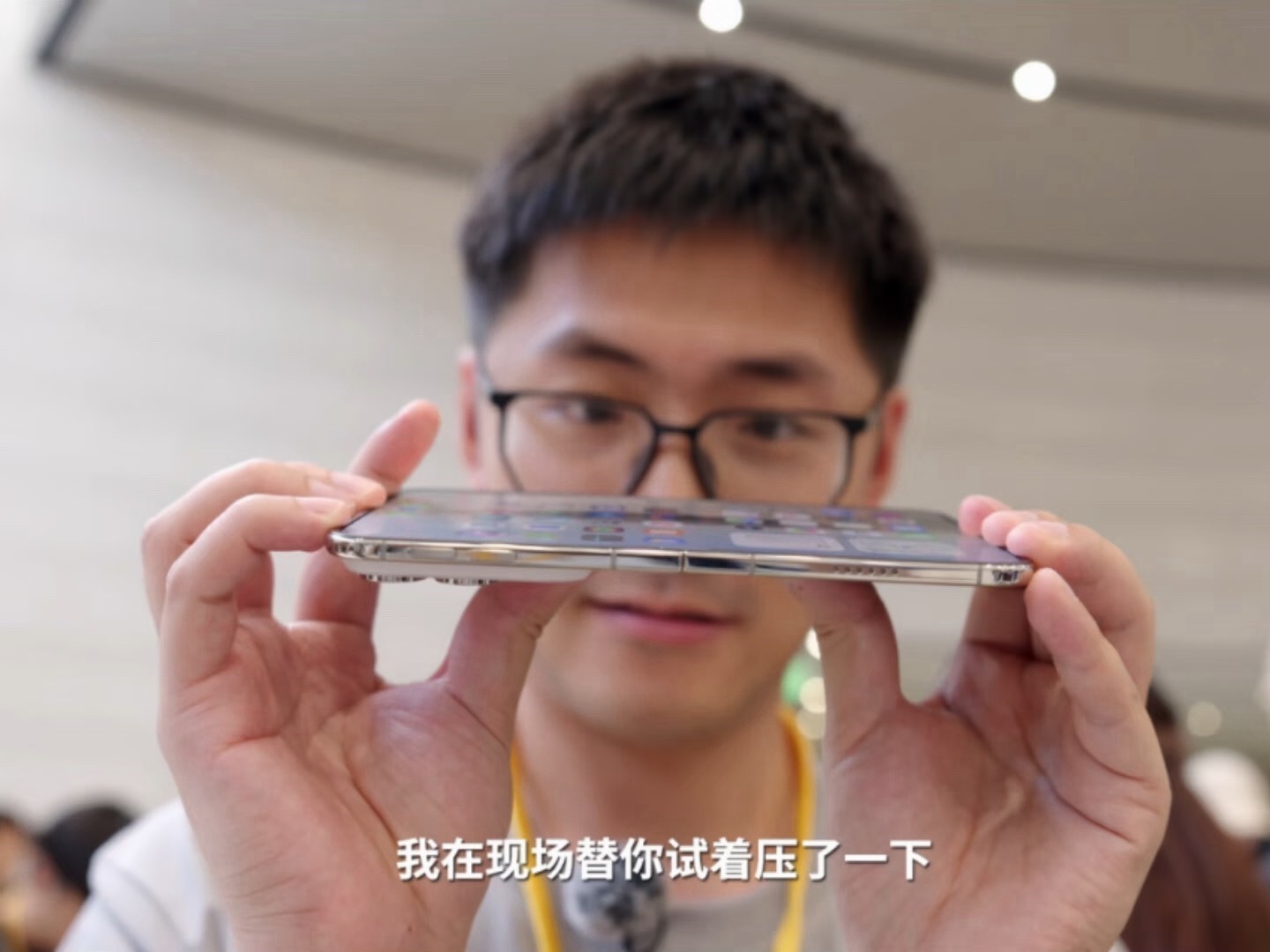 iPhoneDuo反掰不光是iPhoneDuo，所有折叠屏都扛不住反向掰扯，