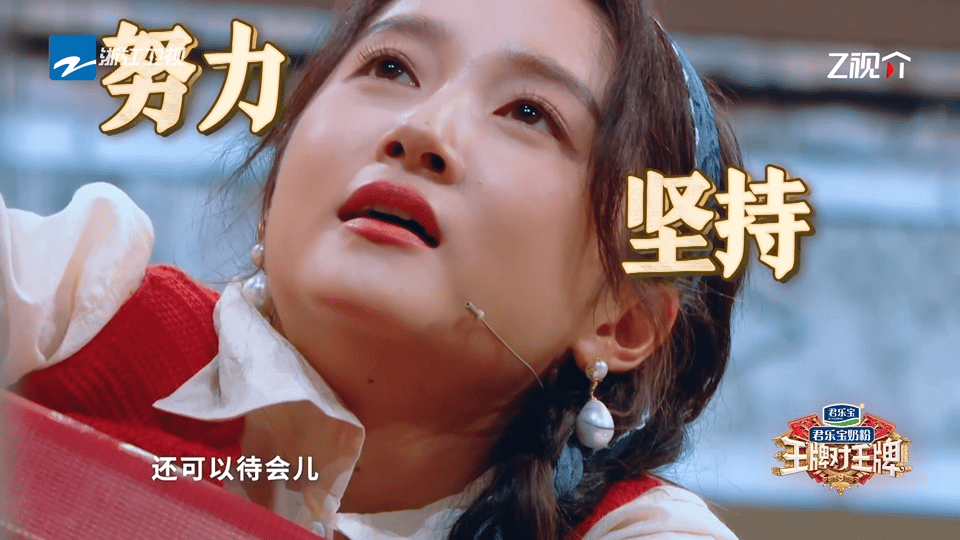 关晓彤这几声从哪发出来的在游戏中晓彤高喊：“你们两个在我的身上！”随后急呼：“妹