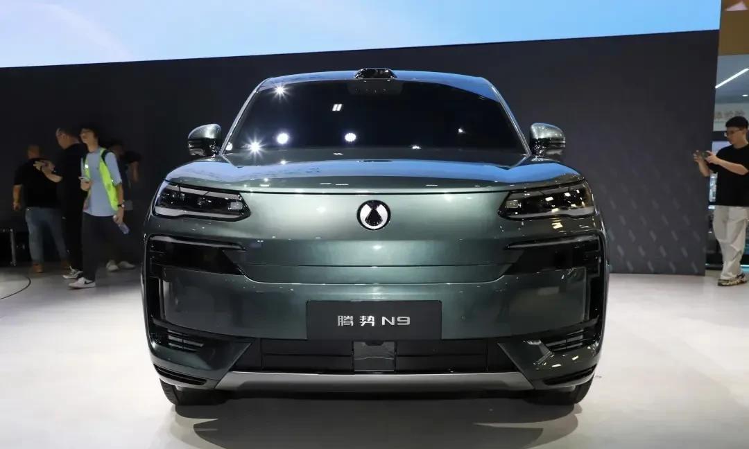 如果你有40万预算，想买一台性能碾压百万豪车、续航超1300km、油耗比普通SU
