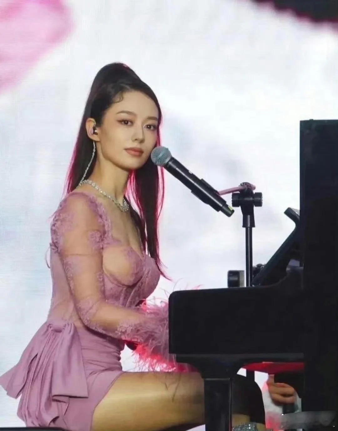 这是郎朗的老婆吉娜吗