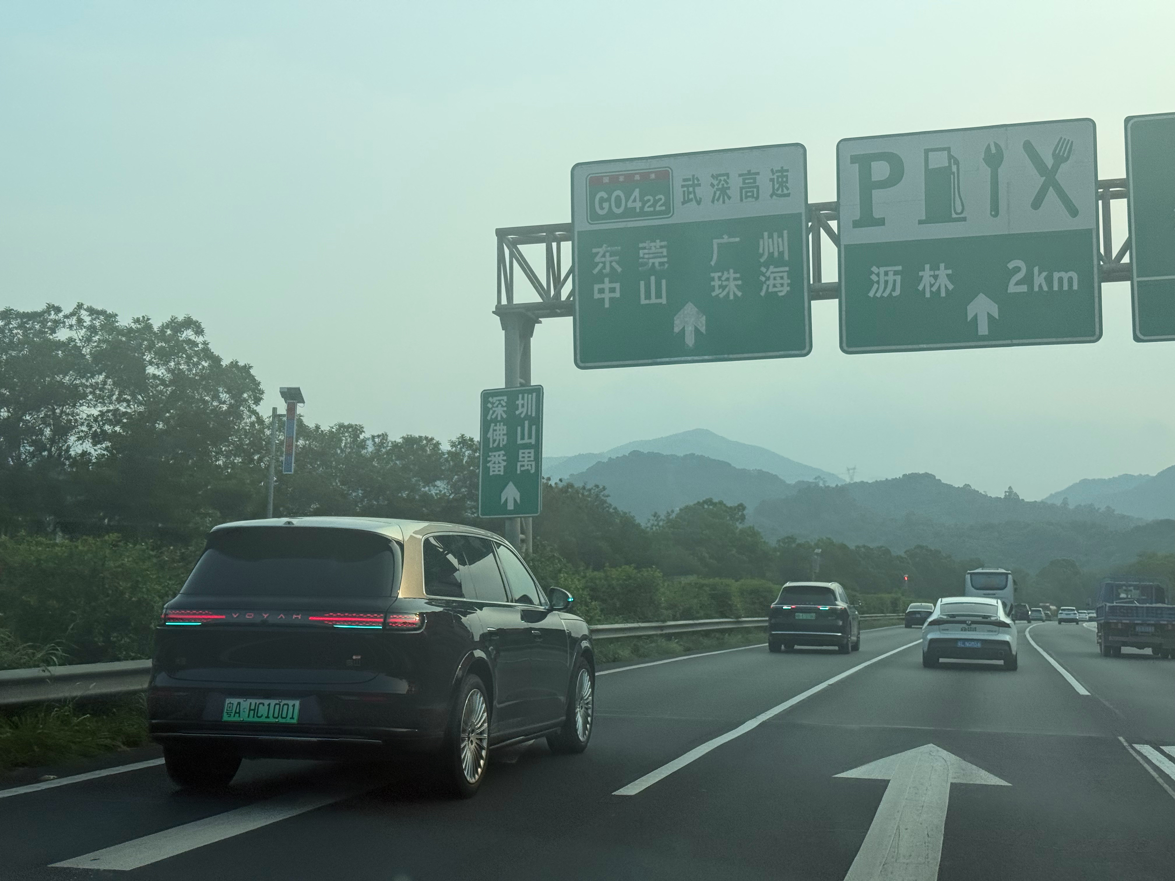 发现高速上小蓝灯的比例很高……