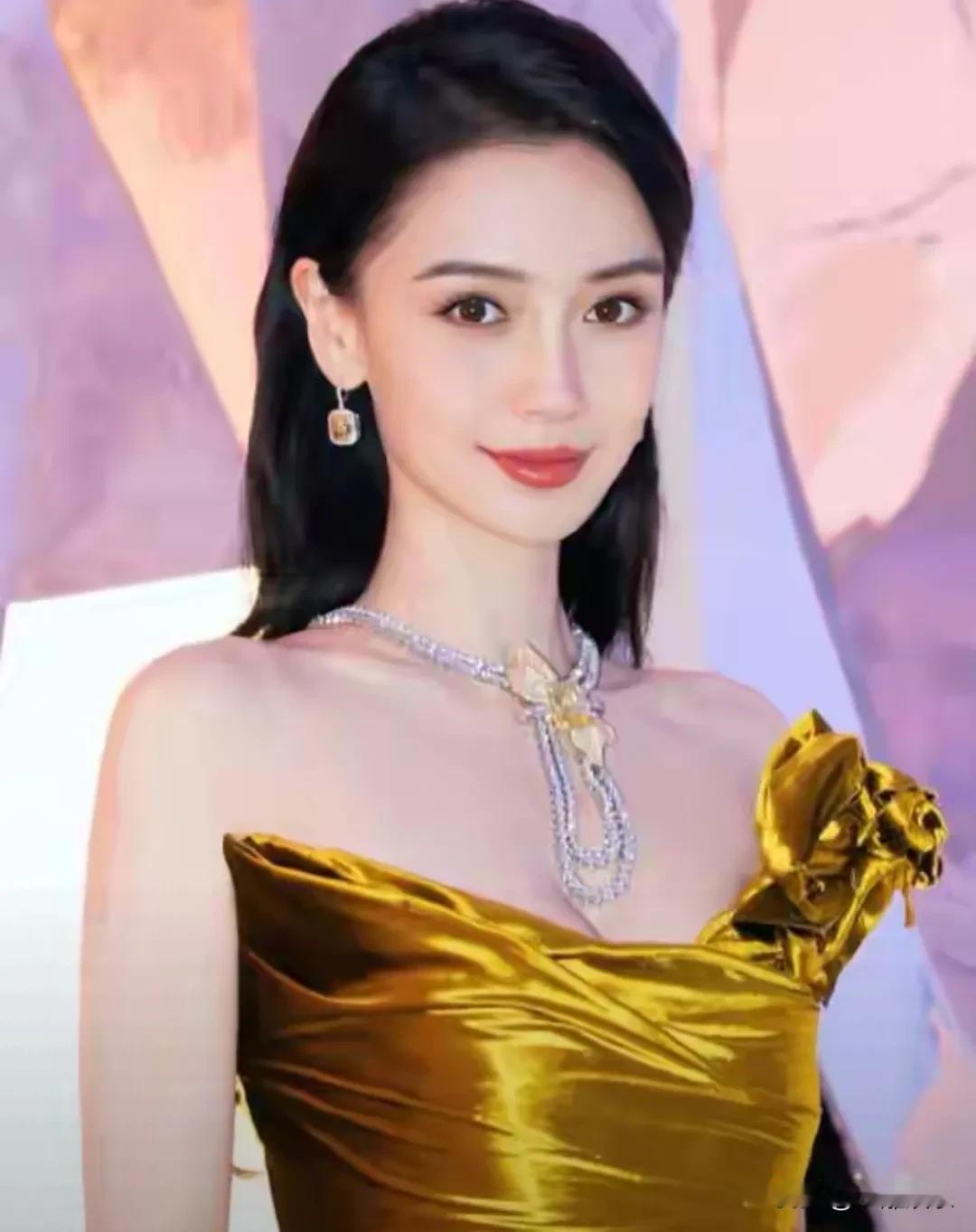 Angelababy上海机场被拍，我看到的不是明星，而是一个普通妈妈的年味刚