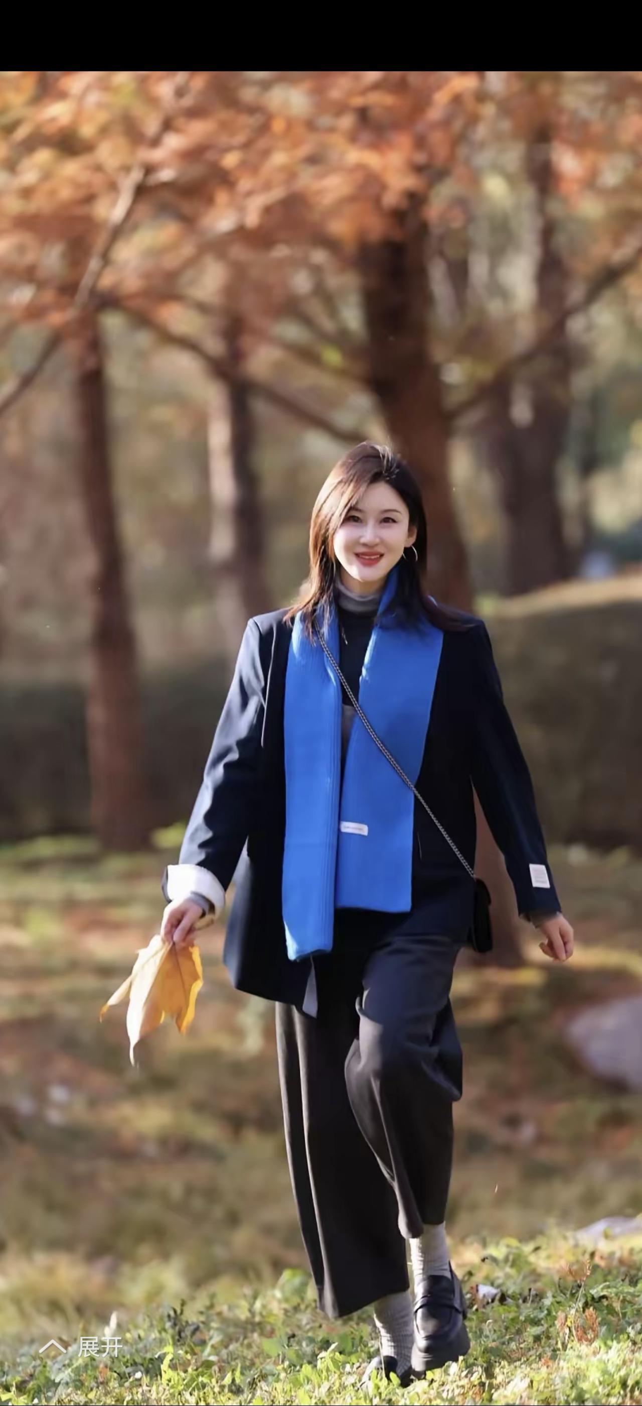 初冬真是一段美好时光。它褪去了春夏秋的热闹与张扬，以安静姿态示人，却满是韵味。