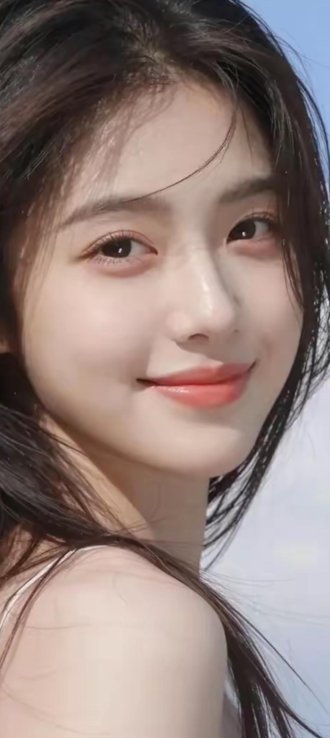 阳光下的微笑，元气满满的一天！🌞😊