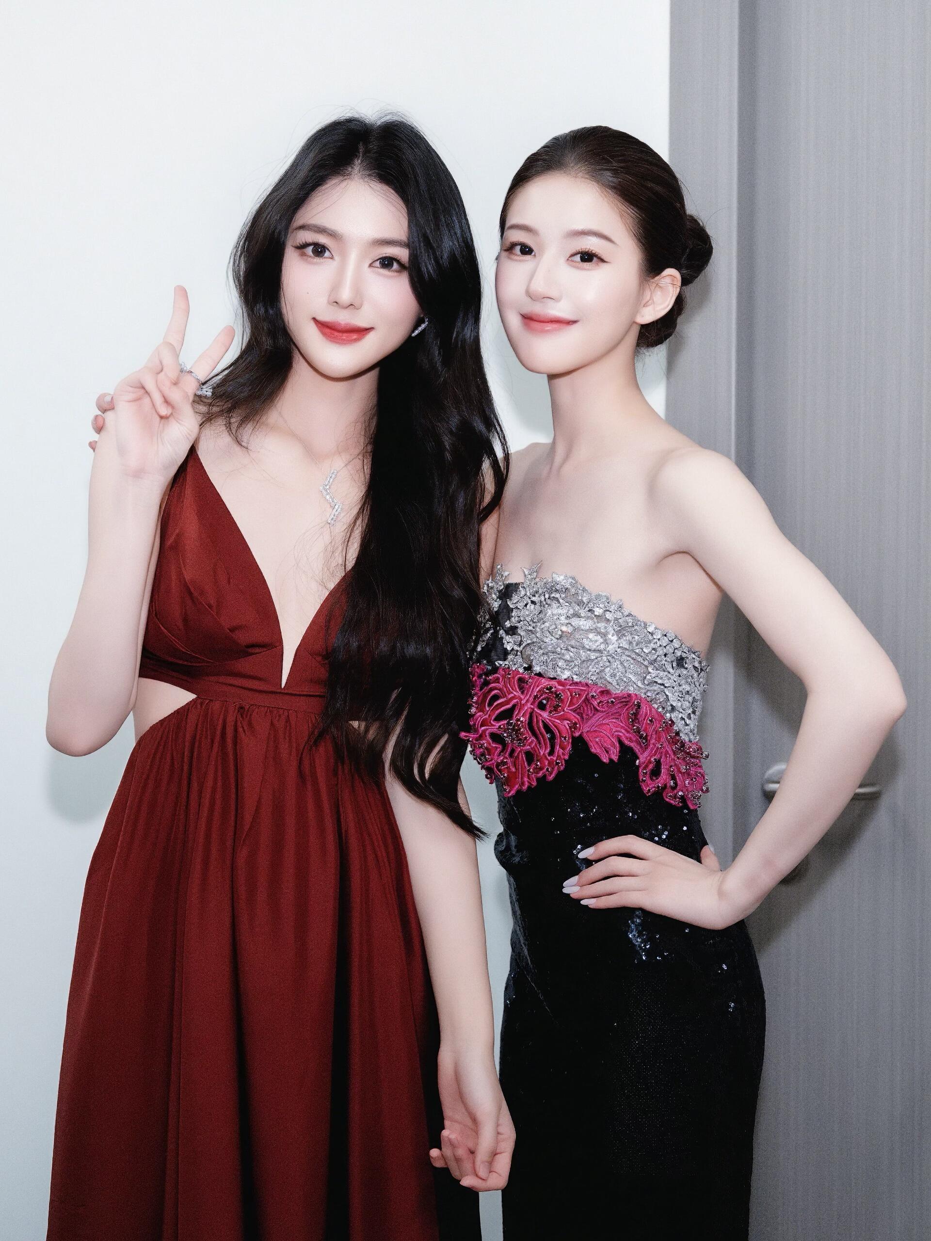 微博大赏上的👩🏻🦰合照鞠婧祎、白鹿、孟子义、金靖、王玉雯、周也、欧阳娣娣、