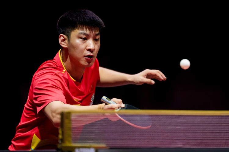 薛飞3-2战胜张本智和, 晋级WTT球星挑战赛多哈站男单8强