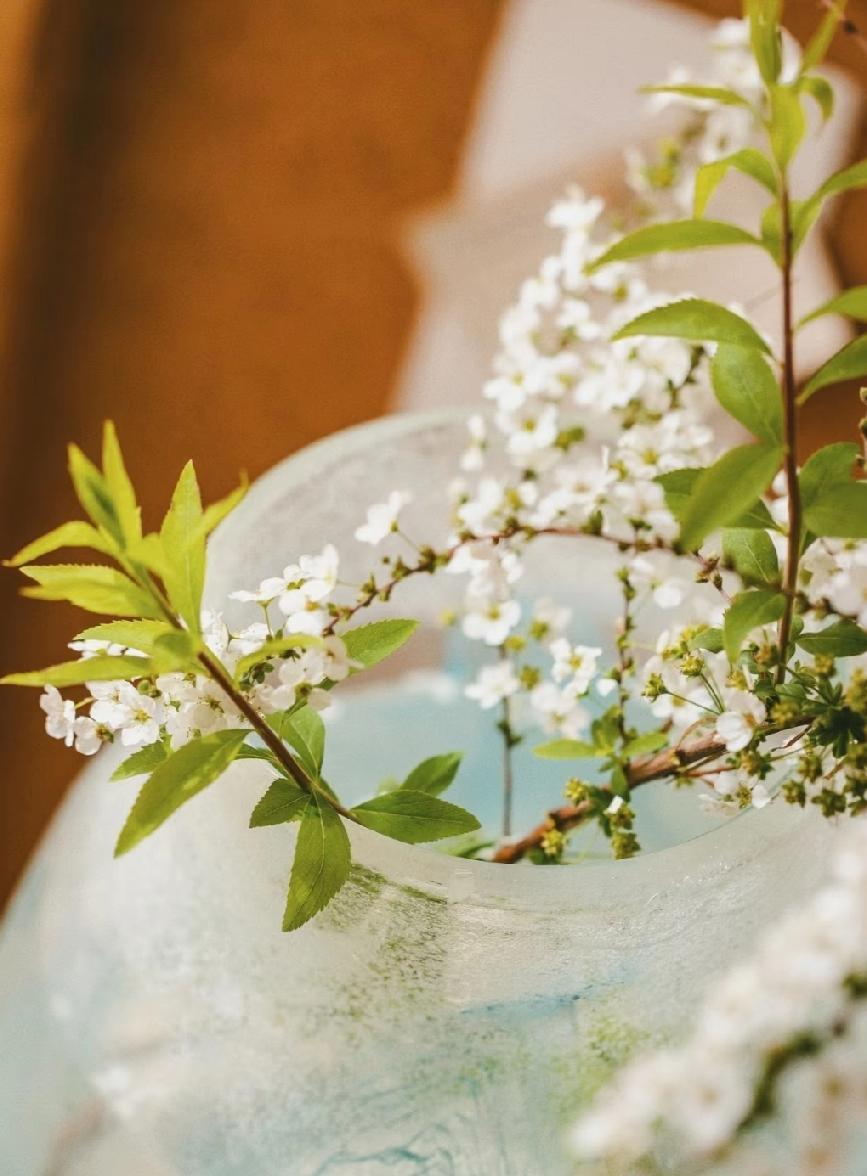 一段很治愈的话:“好好生活,别想太多,时间一天比一天少,我们一天比一天老,人生路