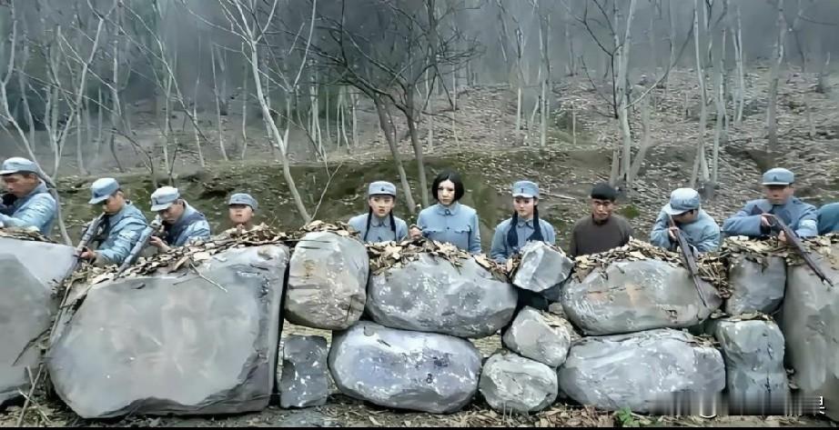 看到这这里照片，终于知道为什么现在一些抗战电视剧没有人看了。就这道具、场地、人