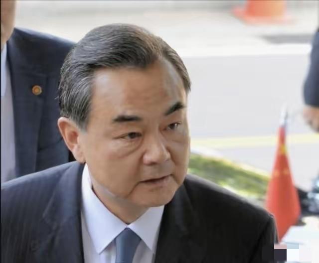 王毅将赴俄！这次谈什么？西方突然集体“示好中国”，原因找到了！12月1日