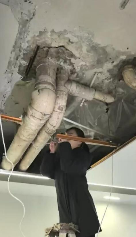 重庆万州，女子因搬家以40万的价格，卖掉了154平的学区房，买家装修后，以69.