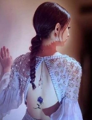 原来赵丽颖也有纹身？​​​