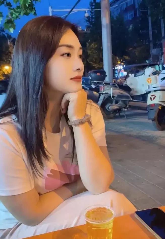 友友们，你们信不信？不管女人漂亮或不漂亮，在她们的心里都有不可告人的秘密，这秘