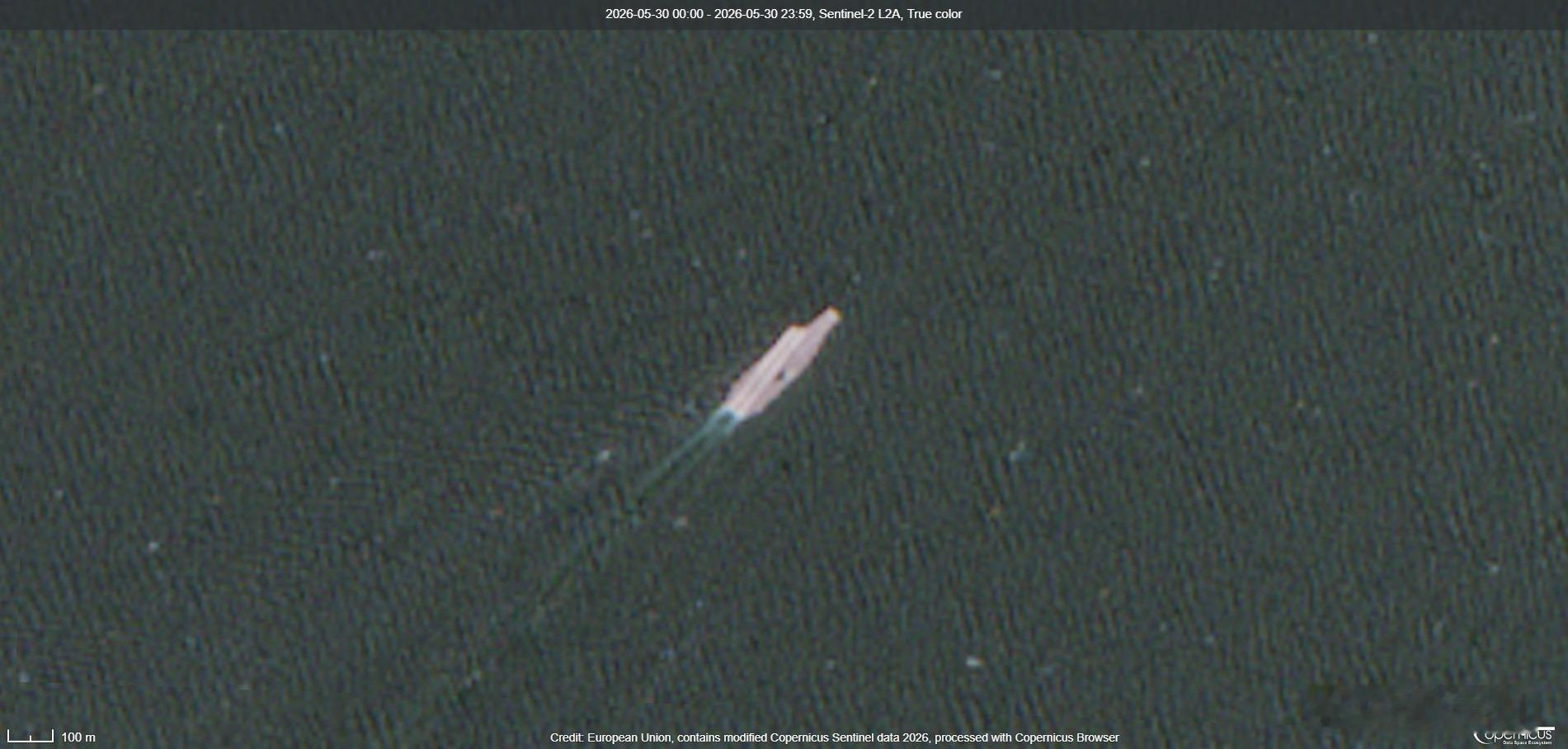 外网称福建舰正在渤海航行，猜测是三天前离开青岛某基地。这是福建舰半年来第三次在渤