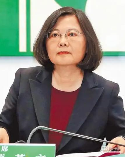 美国慌了？惊觉中国根本没打算“武统”。什么航母、导弹、围岛演习，全是障眼法？不，