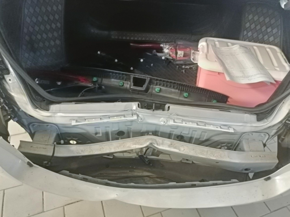 思域被追尾，两个半月的新车被小电电追尾了，真的是小日子的车真是脆，小电电没多大事