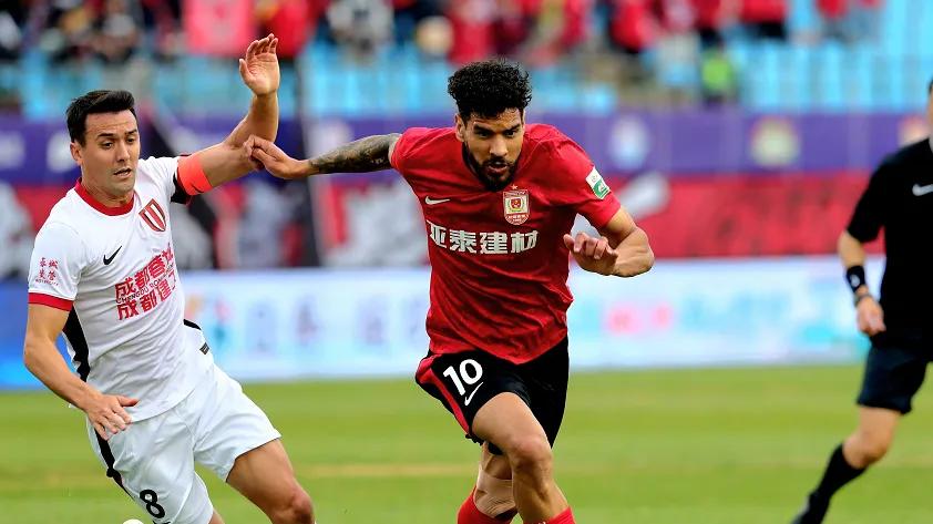 1-0!2-1!中超积分榜:申花4连胜领跑,青岛海牛倒数第一