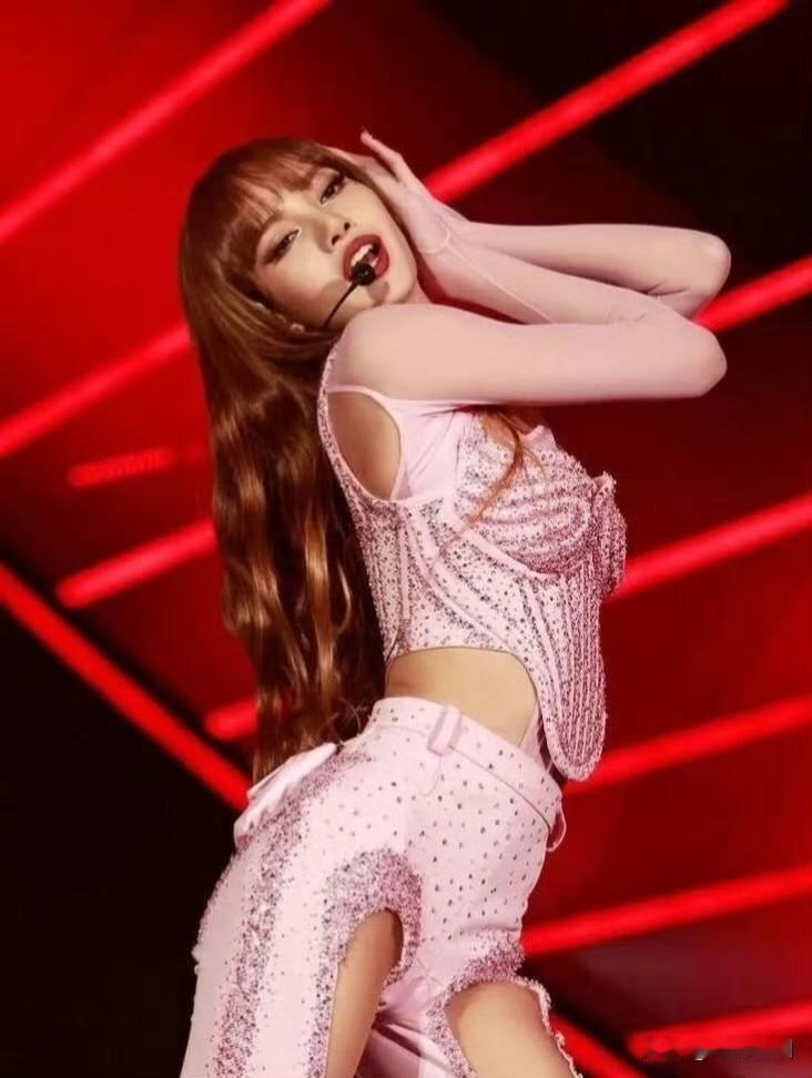 Lisa道歉：“嗨，Blinks们~希望大家在炎炎夏日里都能保持清凉。