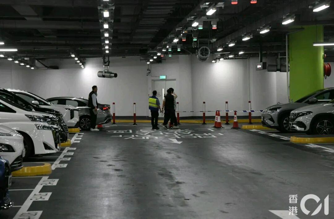 机场700万金条遭持刀劫走！警方实锤有内鬼泄密，团伙涉黑还跨境逃窜香港国际