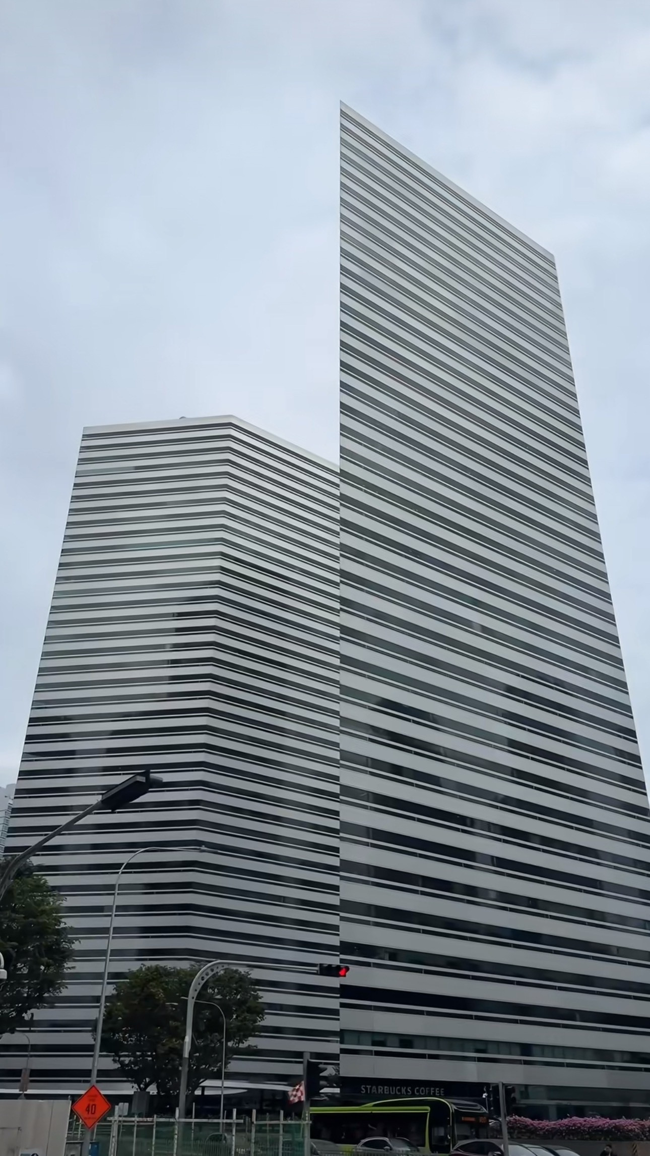 新加坡纸片写字楼图2是“刀刃”位置的办公室这个造型会不会影响周围的风水？