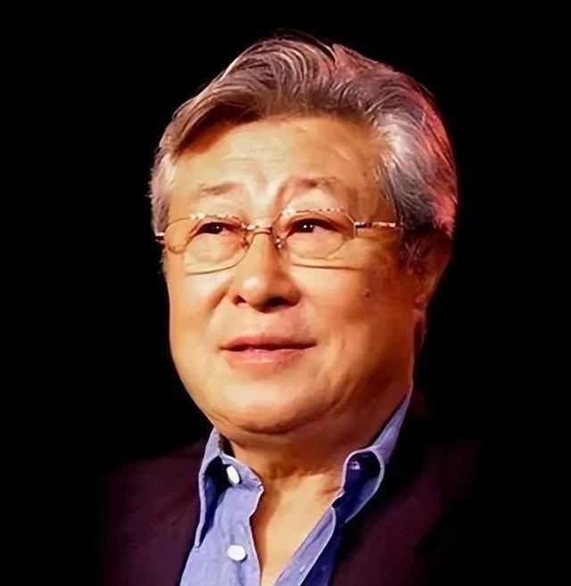 1972年领导找到王心刚，对他说，“王心刚，我们电影厂要提拔你当副厂长，你能搬到