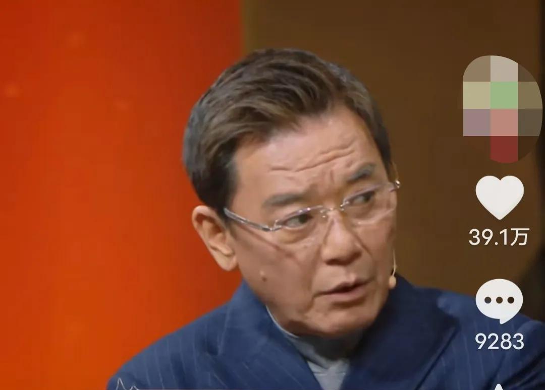李立群问马思纯：“你谈过恋爱吗？”马思纯哭着说：“我谈过！”李立群分析：“一定是