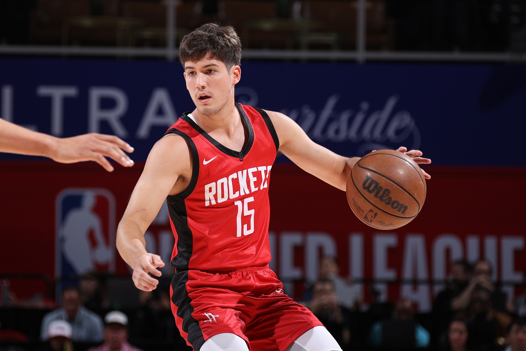 NBA专家戴蒙德认为，火箭队现在是一支非常年轻的球队，等待才是最好的选择。因为火