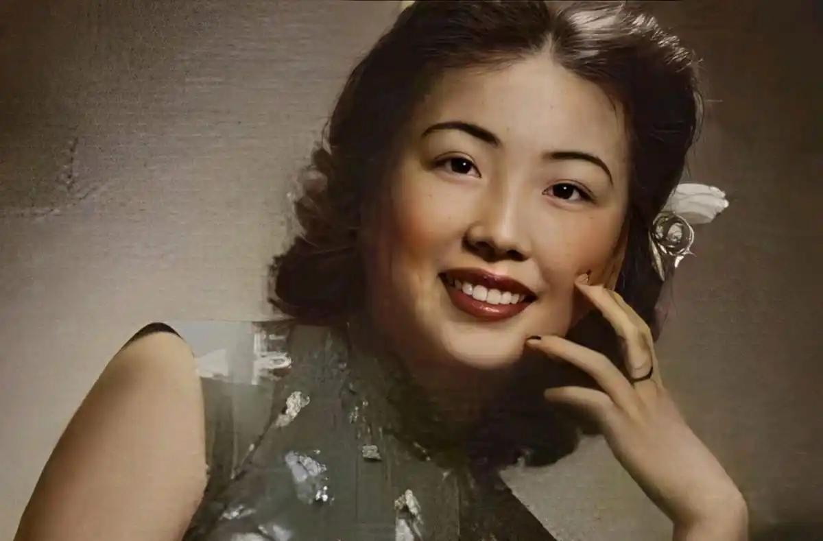 1948年，一老农民因贪便宜娶了一个不要彩礼的女人，这个女人一口气为他生了8个孩