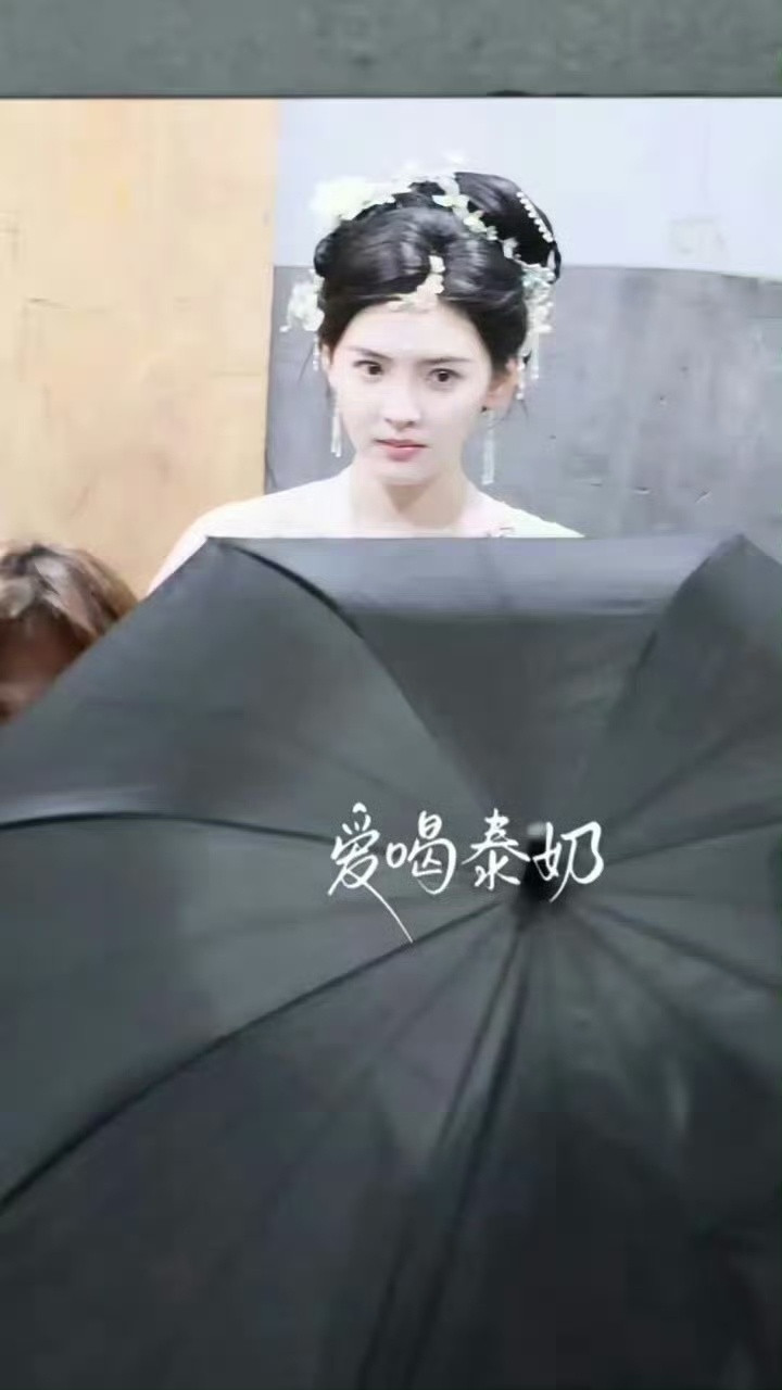 章若楠很漂亮的，但她古装有点像现代人拍写真​​​