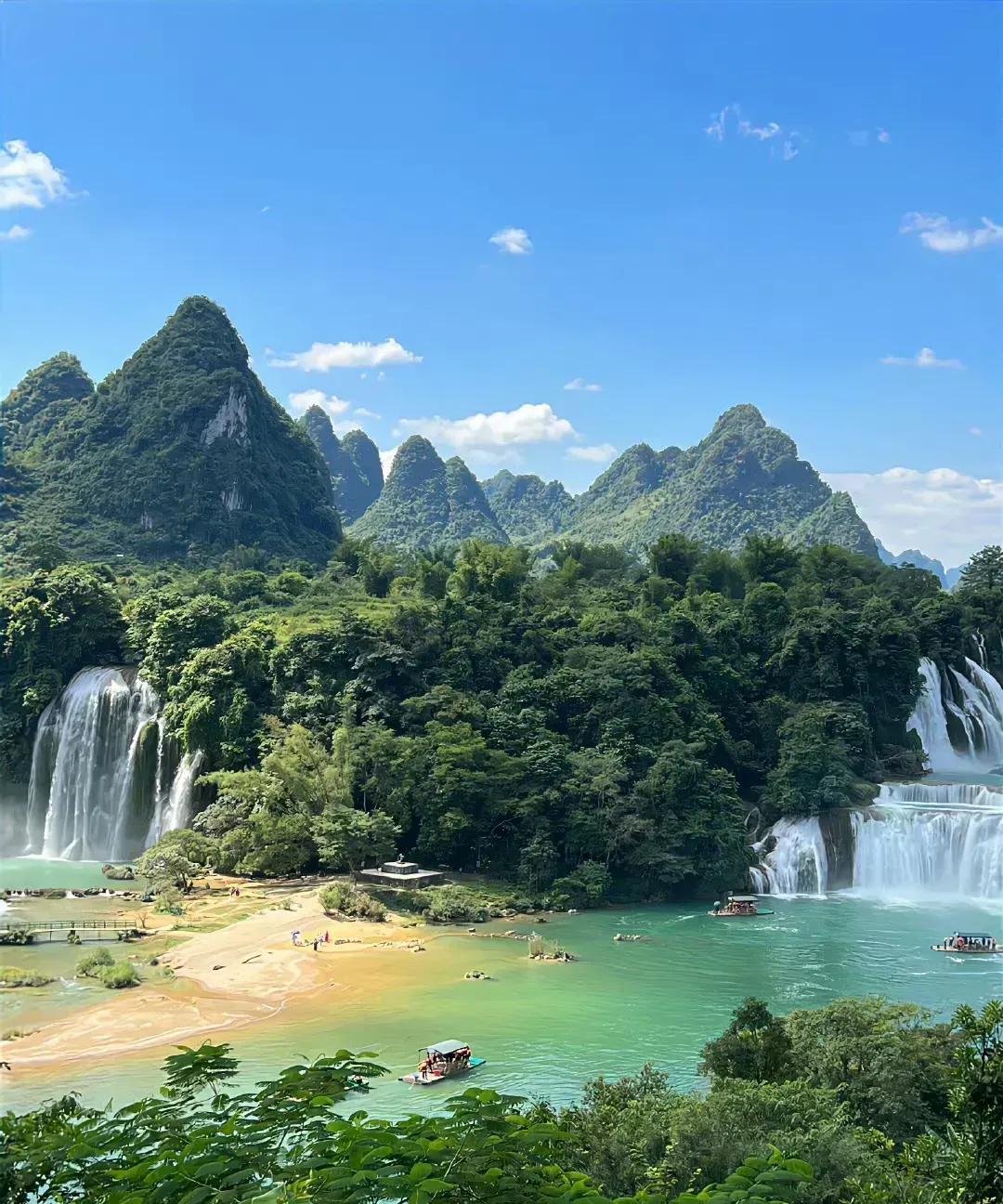 一位网友说：“如果你去做SPA，柔式，抓龙筋，千万不要为难技师，他们挣点钱也不