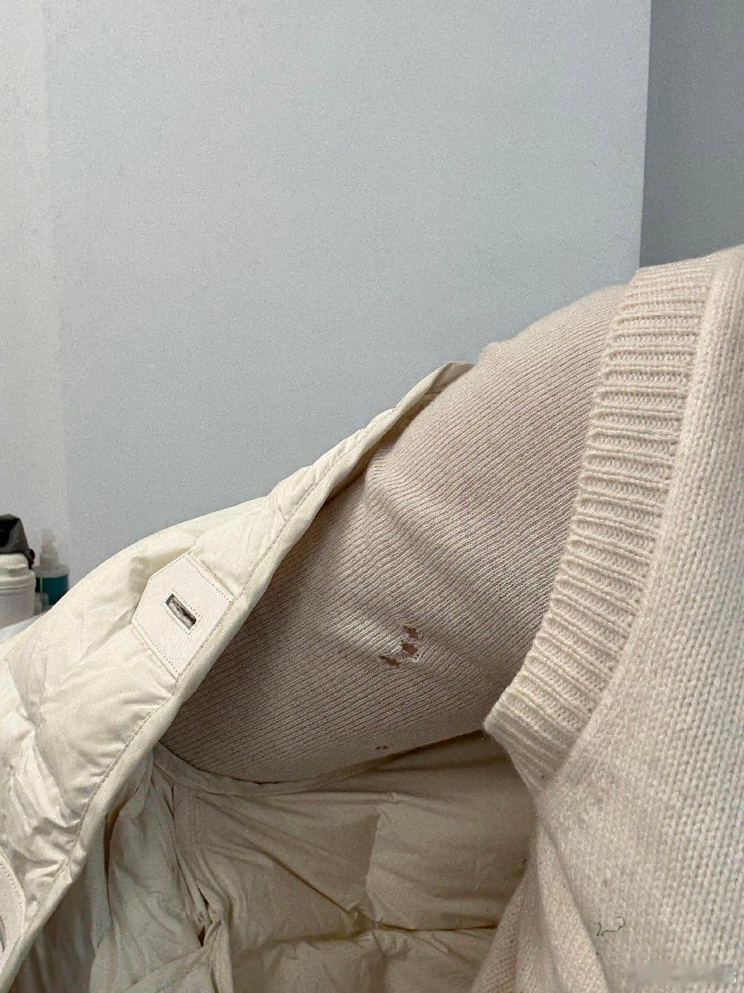 放了很久的衣服不要穿，那完蛋了，我有好几件衣服是买的时候版型比较小，我想着说等