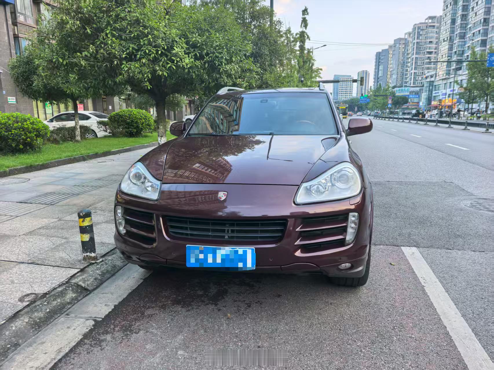 丑爆了，幸亏它叫保时捷。不然，就卖五六万的料了​​​