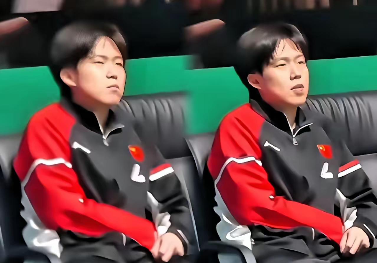 观众席突然冒出个男生，扯着嗓子喊：“莎莎我爱你！”旁边她哥一听，鼻子立马“哼”了