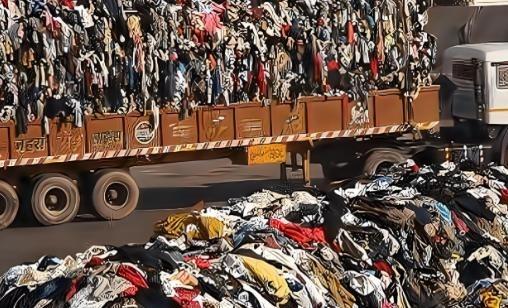 中国捐的“旧衣服”，运到“非洲”后成什么样了？看完你还会捐吗？你扔进小区回收箱的