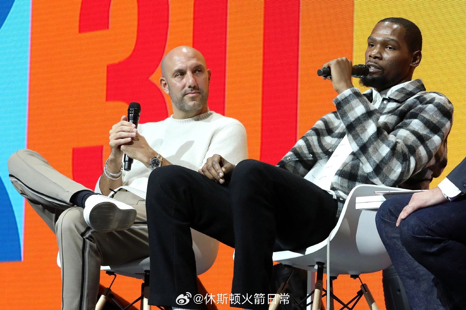 杜兰特可能刚刚实现了有史以来最大的运动员投资回报之一。KD和RichKleiman在HuggingF
