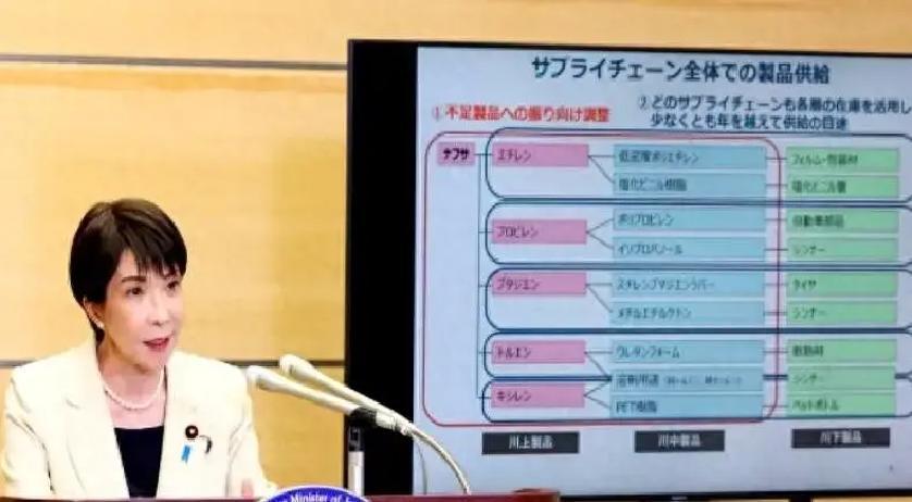 日本政府宣布了一项震动国际原油圈的决定：从2026年7月起，日本买进来的每一滴原