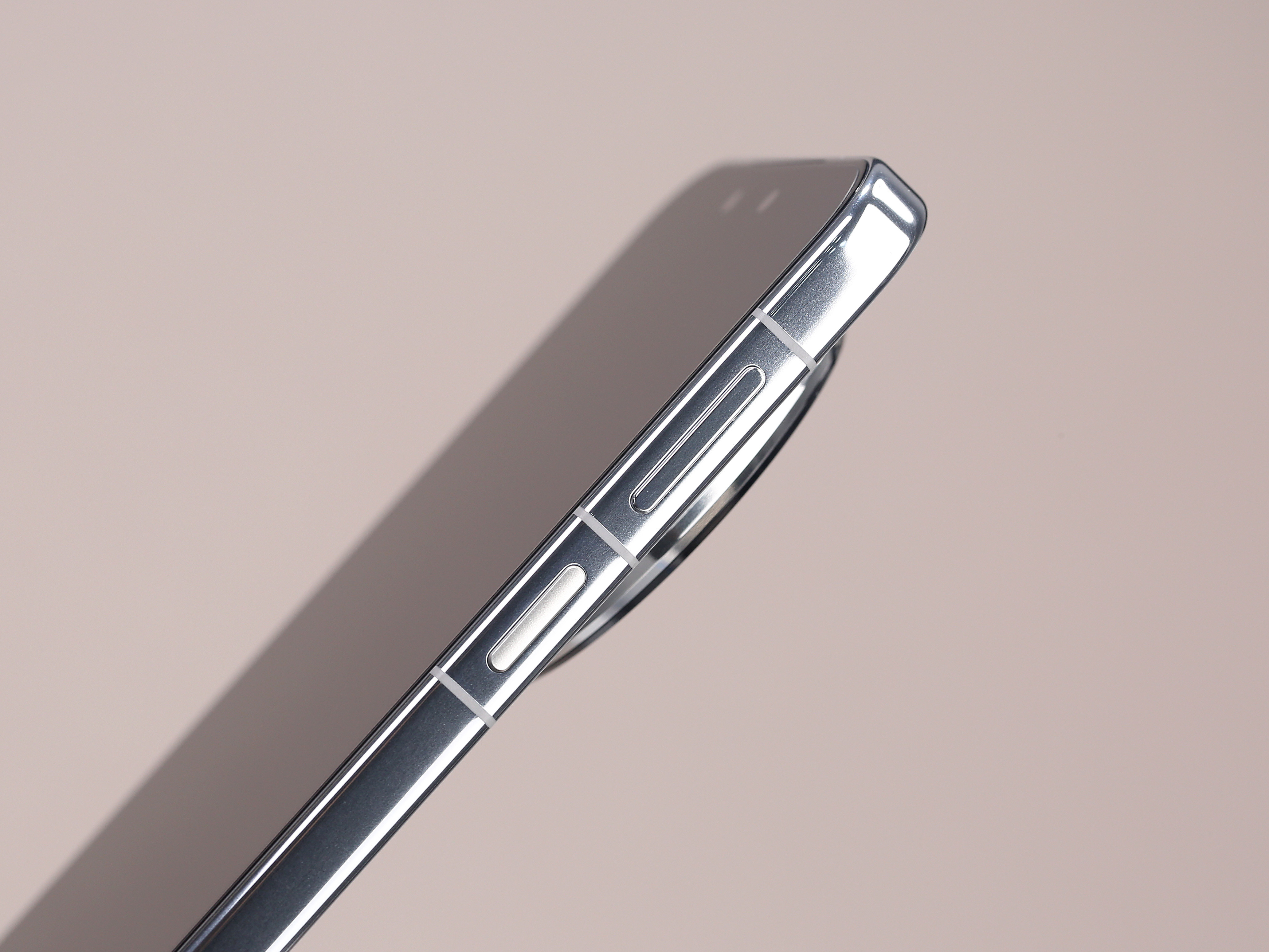 Mate80ProMaxPETAR膜，轻装上阵正面一体无槽无开孔，更整洁。