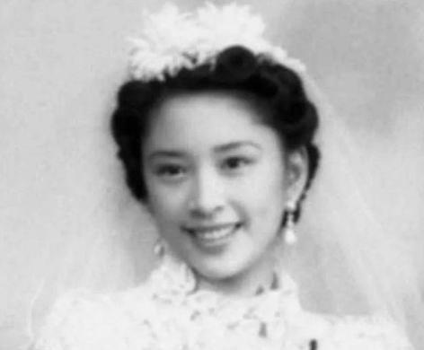 1966年，75岁的李宗仁迎娶了26岁的胡友松，大婚当晚，当李宗仁满心欢喜地走进