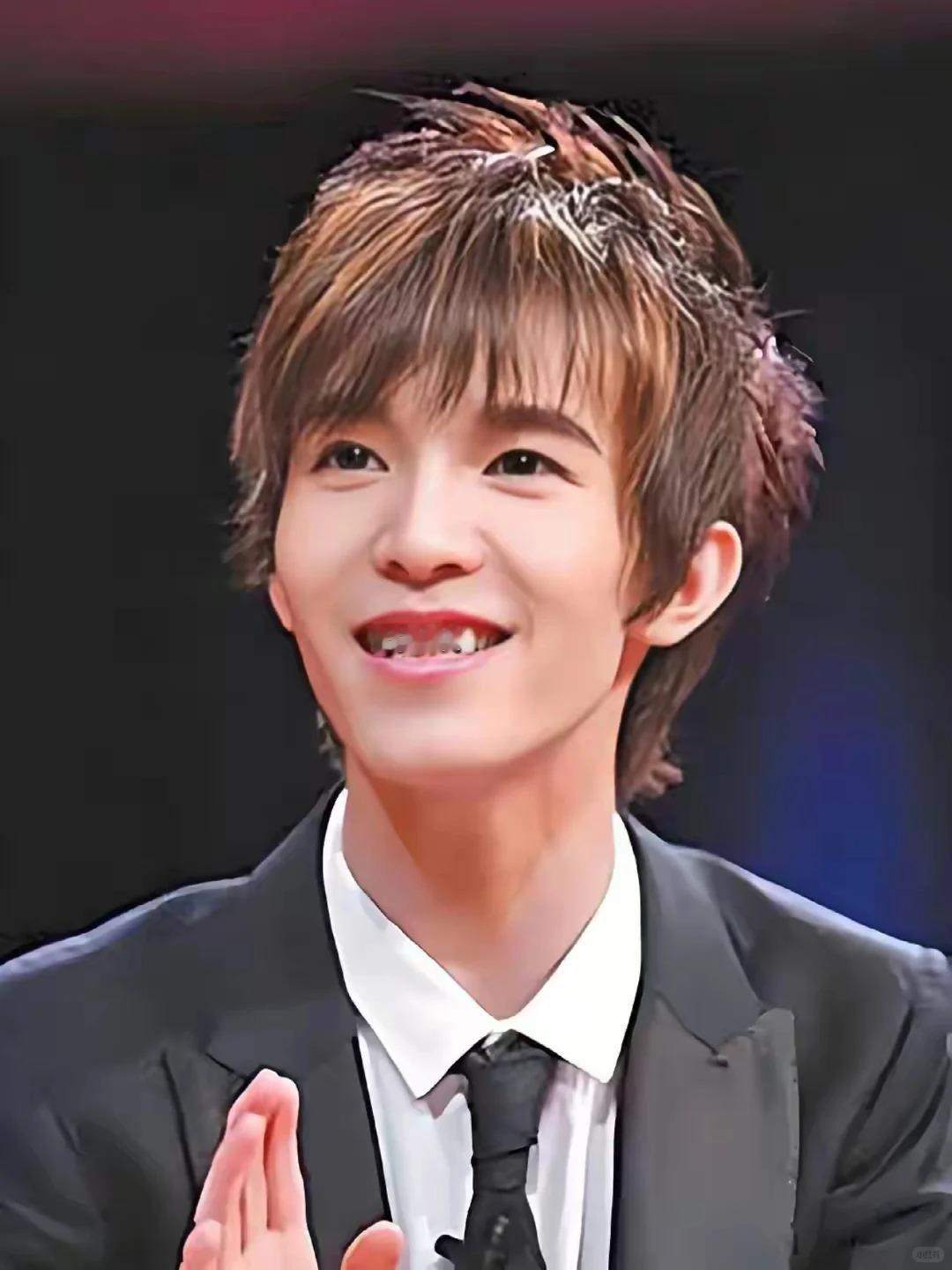 承认吧李诚儒你还是忘不了郭敬明当年郭敬明说这句话的时候李诚儒一脸不服。六年过去