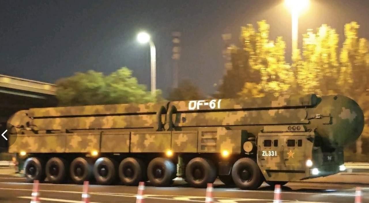 我军为何要在此时亮出超级大国重器东风-61？？？其一，当今世界非常不太平，有朝
