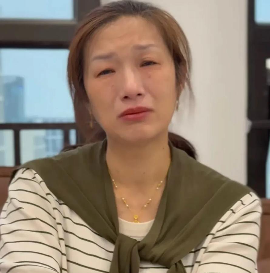 许建华昨天刚给儿童基金会捐了50万，今天说好的直播却没动静。有网友发现她公司刚注