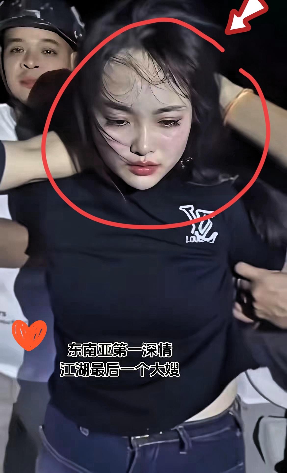 论颜值的重要性！昨天下午开始，关于这名女子的消息在网上开始铺天盖地的卷来，据说