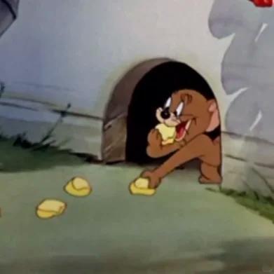 怕下雨只拿出了几个西瓜的老板老板和顾客belike：
