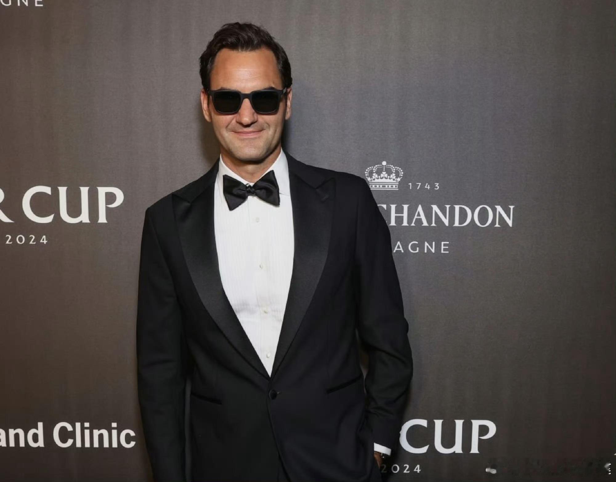 费德勒入选福布斯2026年亿万富豪榜，身家估计超过11亿美元。在其职业生涯中，费