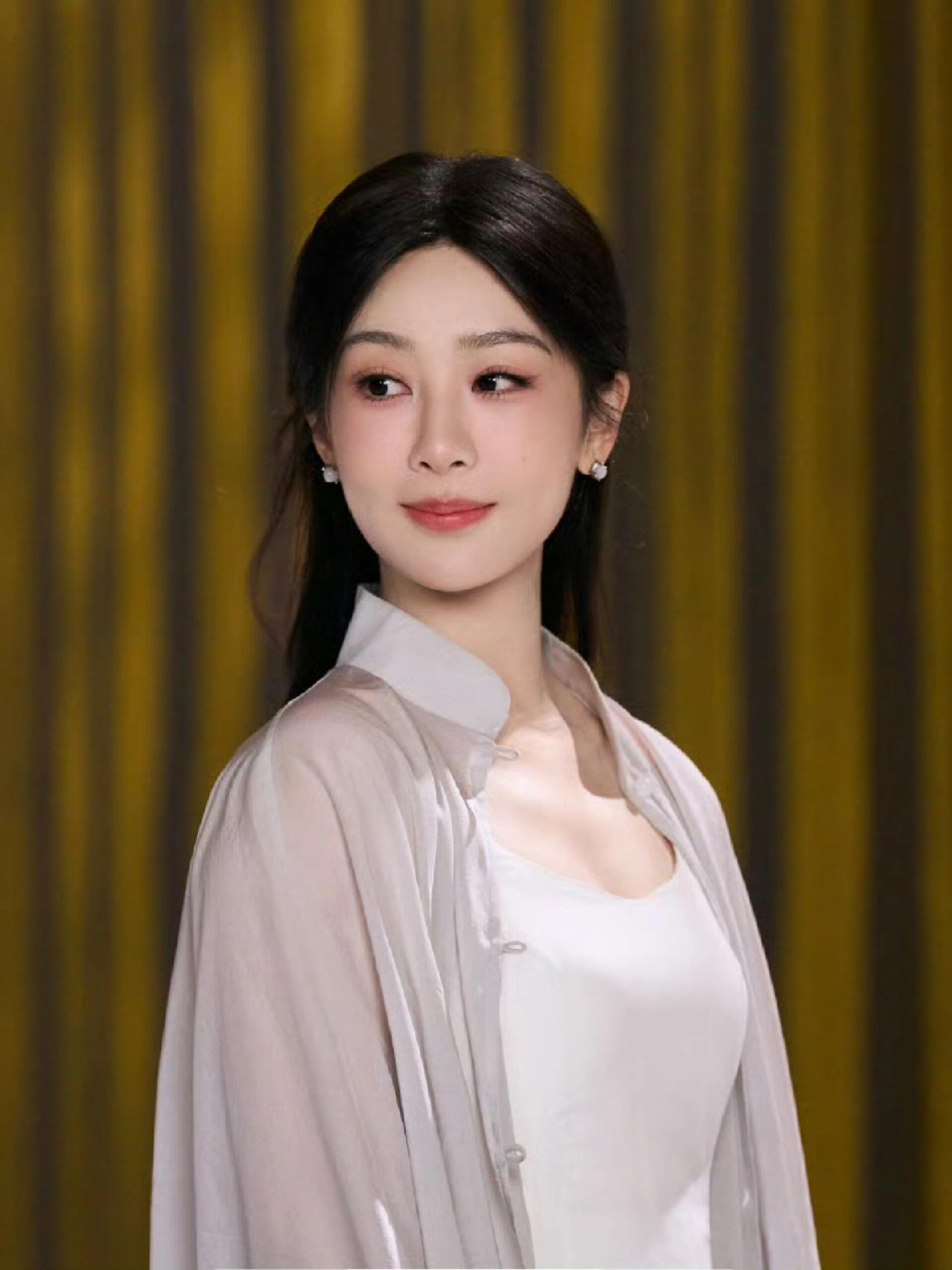 杨紫拍摄花絮图，好漂亮～