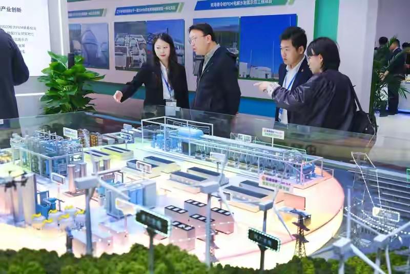 《华尔街日报》前几天发了篇文章，说中国年轻人对美国不感冒了。不是咱自己说的，