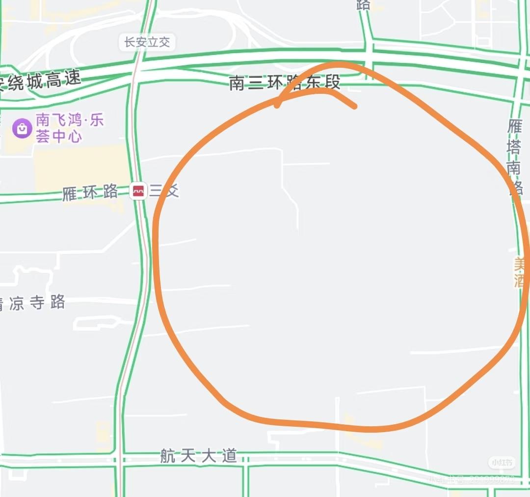 西安，这里到底是啥呀？[呲牙笑]繁忙闹市里这么一大片空白。如果把雁环路和清凉寺路